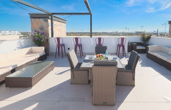 4 Bed Villa - Sleeps 8 - Pool - Garden - Parking - Foto 14