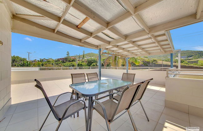 Driftwood On The Beach - Photo 24