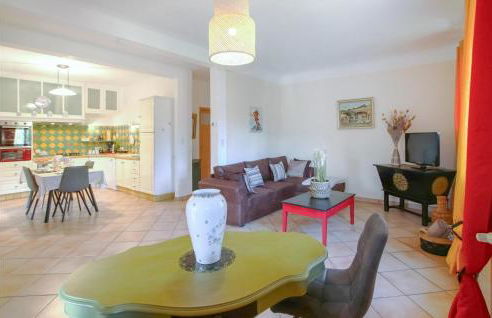 Gorgeous Home In Eyguians With Wifi - Photo 4
