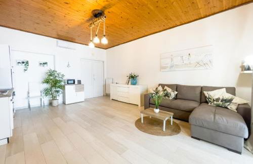 Athena Sea front Apartment, Parking & Pool - Foto 31