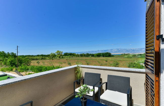 With Pool, Jacuzzi and Sauna - Photo 26