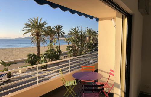 T2 Front de Mer 2pers 1 minute de la plageT2 de 44 m2 plus terrasse 16m2 , vue mer panoramique et en face de la plage Cet appartement refait à neuf bénéficie d'un confort et d un équipement optima Cet appartement est idéal pour 2 personnes avec sa chamb - Foto 10