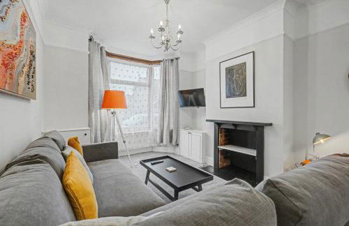 Countess House, Northampton - Stylish Modern 2-Bedroom House with Garden - Free Parking - Foto 9