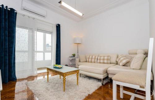 Almada Lisbon em frente dos transportes públicos - Foto 14