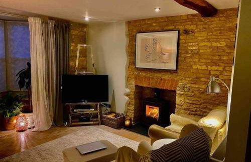 Historic Cotswold Chic Style for UK staycation - Photo 16