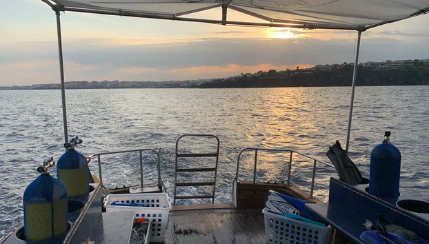 Contemplando il tramonto di Aci Castello