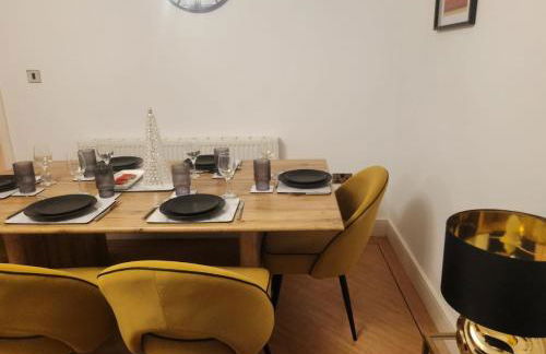 Emirates House, Luxe 5 Bed, with King sized Beds, next to Aiport & NEC, JLR 5 mins - Foto 57