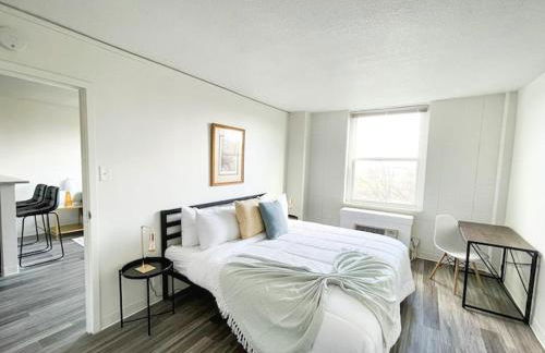 Sleepover Downtown Cincinnati 1BD 1BA Apartments - Photo 33