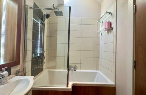 Stylish 2 Bed Apartment sleeps 4 - Foto 14