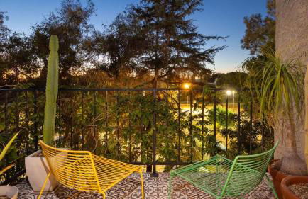 Spanish Revival Charm in Silver Lake w Patio BBQ Walkable Location Maltman Manor by AvantStay - Photo 32