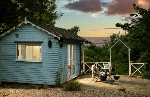 Woodland Art Studio - Cosy Woodland Studio with Private Hot Tub - Photo 2