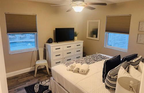 Gorgeous vacation home on the water with heated pool and sand! - Foto 22