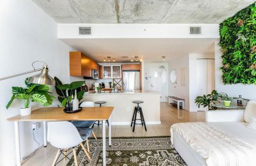 1BR Miami Retreat with BBQ, Pool, & Skyline Views - Foto 11