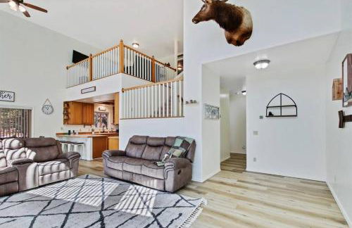 Cascade Cabin Mountain Getaway with Private Beach - Foto 6