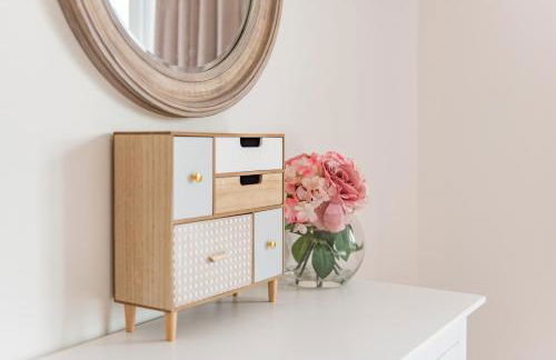 Luxury 5-Bed Country House with Hot Tub, Views & Games Room, Sleeps 12 - Kent Downs - Foto 37