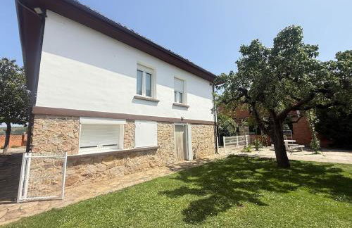 Chalet con jardín, piscina y barbacoa en Logroño - Foto 31