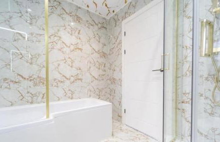 New Modern Stylish Villa Near City Centre Birmingham, with outdoor Hot Tub - Foto 7