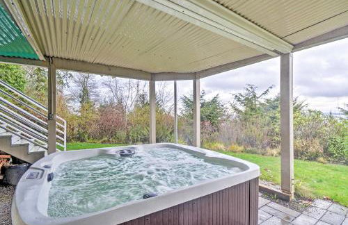 Unique Port Ludlow Home with 3 Decks and Hot Tub! - Foto 2