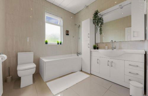 Bright and Cosy 3-bedroom Home near Manchester - Free parking - Sleeps 6 - Foto 44