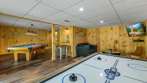 Cabin w/ Hot Tub, Theater & Games! - Foto 3