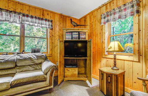 Peaceful Wautoma Retreat with Deck on 10 Acres! - Foto 6