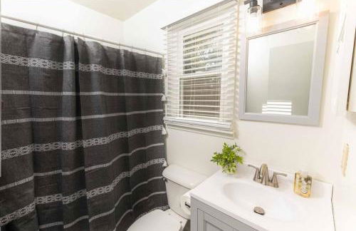 Comfy and Convenient Duplex - Foto 8