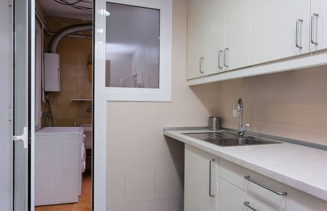 Spacious & Quiet 4 Bedroom Apartment - Photo 12