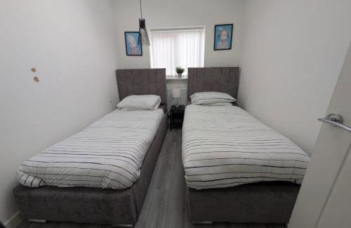 6 bedroom 6 Ensuite 1 min to M6 Jct 9 15 min to Bham - Foto 10