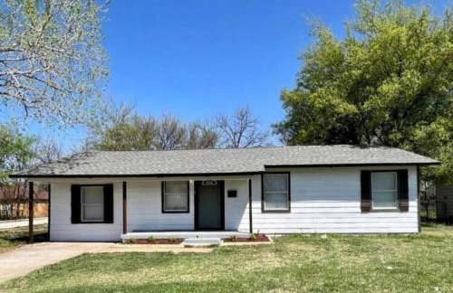 Serene 4 BR Home Near Weatherford-19 Minute Drive - Foto 9