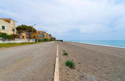 BrisaMar I en segunda línea de playa & priv parking - Photo 27