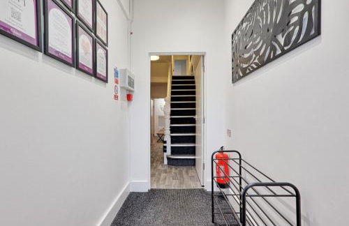 Large 5-Bedroom Home, Perfect for Long Stays & Team Accommodation - Foto 46