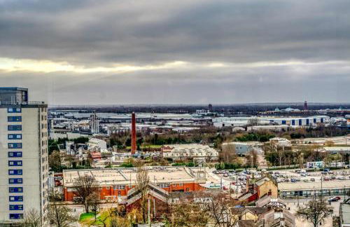 2-BR Near Salford Royal - City & Town Centre View - 1 Minute to Train & Tram Station - Sleeps 6 - Foto 58