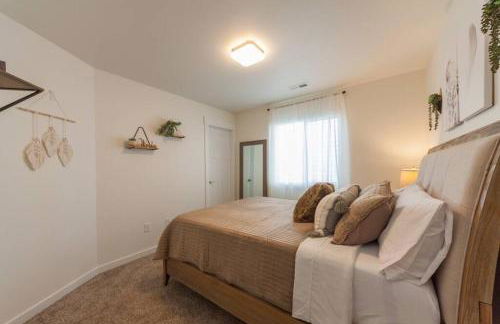 Modern Decor & Style KING bed Wifi with Garage - Foto 26