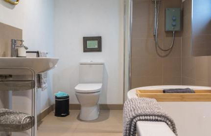 Hillside Haven, panoramic views Nr Bakewell - Photo 15