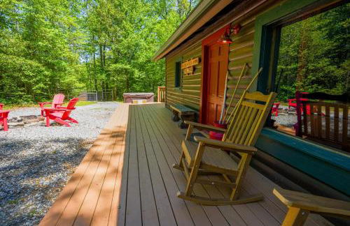 The Big Little Cabin - Hot Tub & Playground - Foto 24