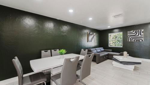 East Boca Getaway with Hot Tub Near Beach and Mizner Park - Foto 3