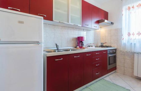 Two-Bedroom Apartment In Porec - Photo 8