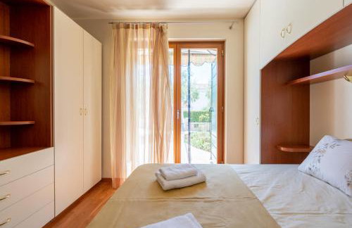 Charming Orange Apartment with Private Pool and Garden Oasis - Foto 23