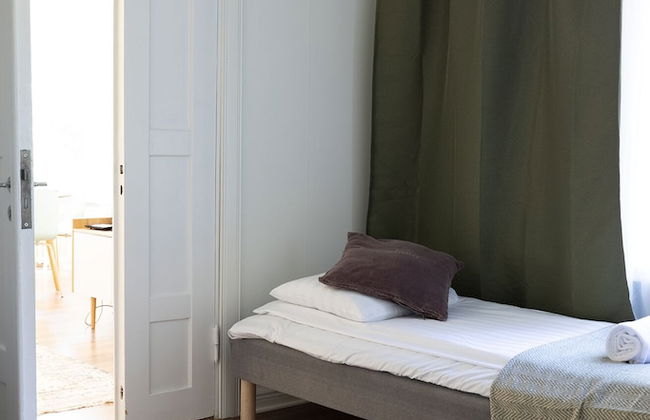 2ndhomes Charming 2BR Home w Balcony - Foto 7