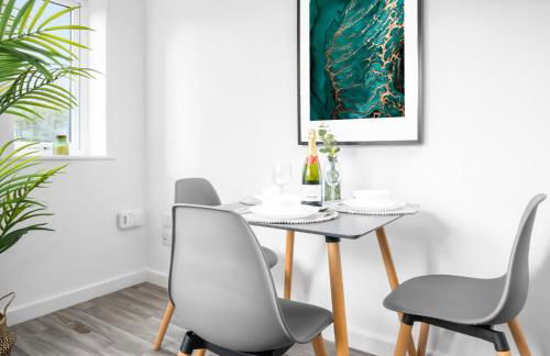 Modern 2 Bed Apartment - Parking - Smart TV - Fast Wi-Fi 27CR - Foto 5