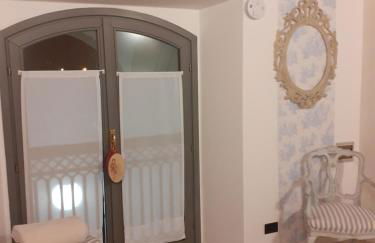 "Lo charme" a 5 minuti a piedi da Ospedale,Teatro Coccia ed Universita',a 30 minuti dai Laghi e 40 minuti da Milano - Foto 8