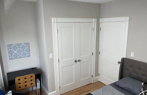 Downtown Apt King Beds Mins to Salem - Photo 9