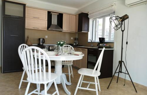 Pirofani Villa Apartments - Photo 24