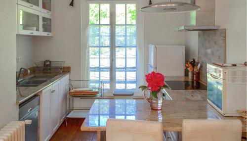 Amazing Home In Sainte-Marguerite-Sur- - Foto 5