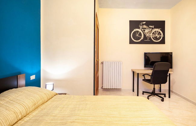 - The Artist Village - Photo 3