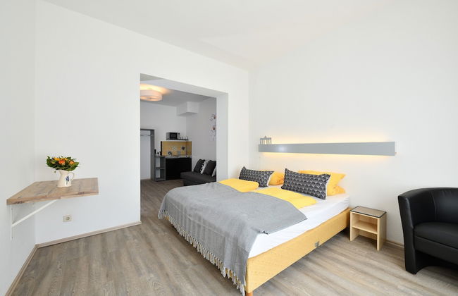 Ford Apartment - Photo 5