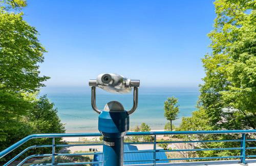 Experience luxury at Lakefront Villa - Foto 34