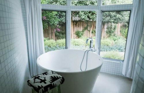 Unique Sculptured House with Private Beach Access - Foto 20