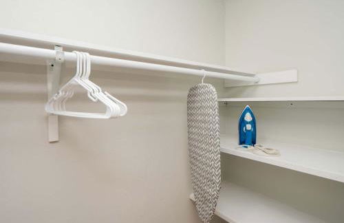 Jennifer's Cozy Apt Near Brown w In Unit Laundry - Foto 24