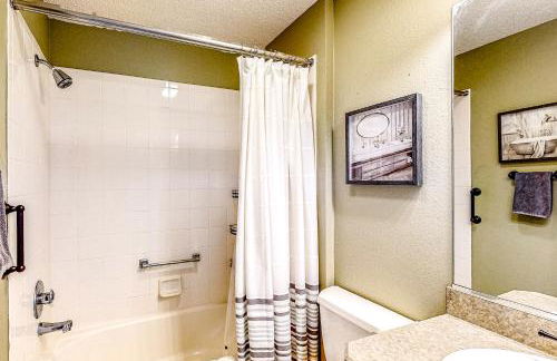 1 Mi to Lake Sumter! Family Retreat with Large Patio - Foto 17